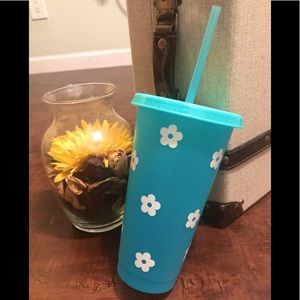 ❄️NEW Turquoise Daisy Color Changing Tumbler❄️